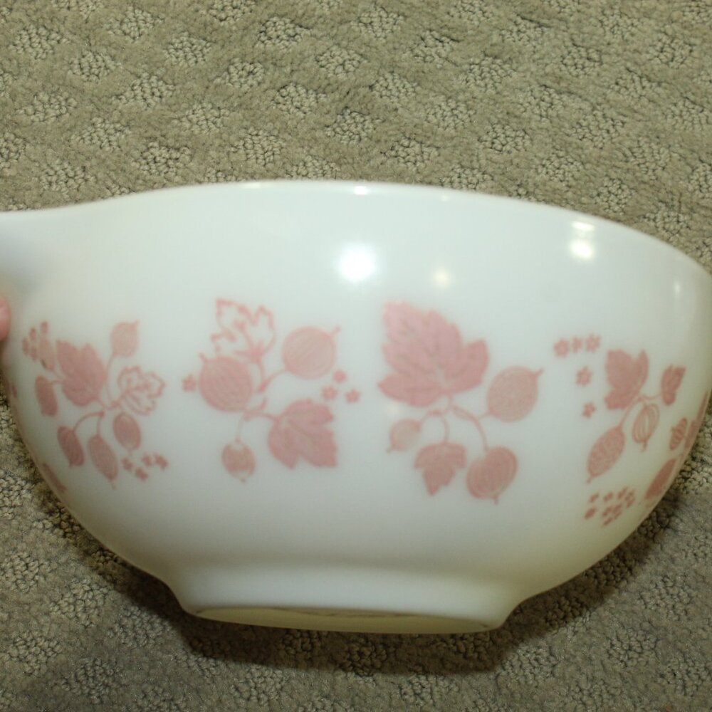 Vtg PYREX Pink Gooseberry 4 Piece Cinderella Mixing Bowl Set  444 443 442 441 - Picture 6 of 15